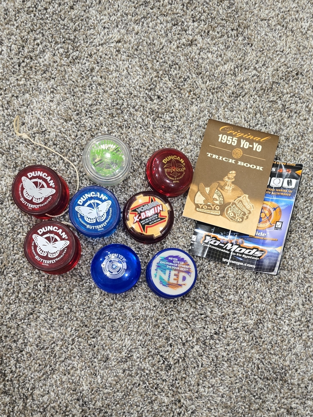 Assorted Set Of Vintage Yo-Yo  with A 1955 Trick Book